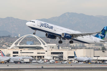 The official Flying it Forward luggage tag.