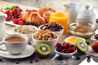 There's no better way to start the day than with a healthy breakfast. (Shutterstock)