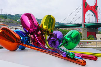 Jeff Koons sculpture.