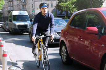 Man riding bicycle in the city.