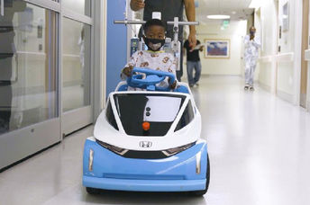 Young hospital, patient riding n the Shogo.