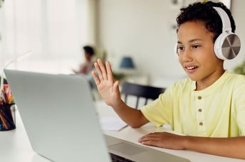 Child learning online.