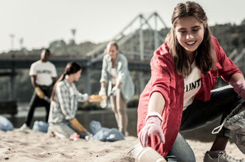 Teenage volunteers are happier and healthier.