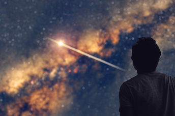 Man stargazing on vacation.