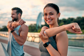 Two physically fit people who use supplements to stay fit in the summer.