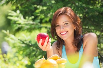 Apples contain quercetin and other nutrients.