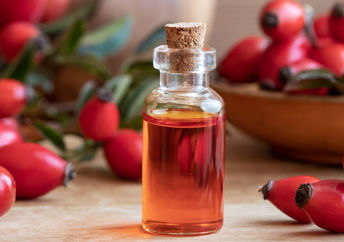 Rosehip seed oil has many benefits.