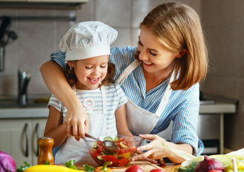 It's too hot for this mom and daughter to turn on the oven.