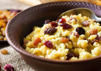 Millet porridge is gluten-free and nutritious.