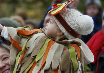 A family watches the Macy's Thanksgiving parade in New York City.