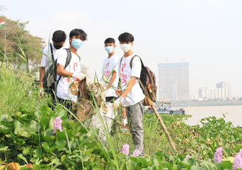 Volunteers cleaning the river bank.