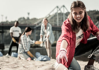 Teenage volunteers are happier and healthier.