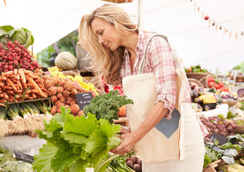 Woman buying vegetables at a farmer's market.