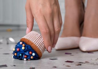 Can you eat a cupcake that fell on the floor?