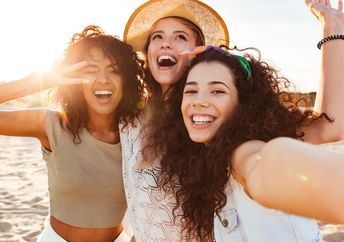 Trio friendships can offer many benefits