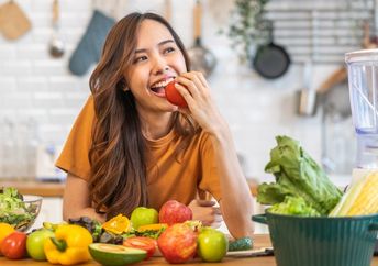 Eating five servings of fruits and vegetables could improve your sleep.