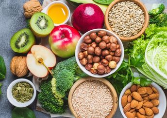 A selection of fiber-rich vegan food.