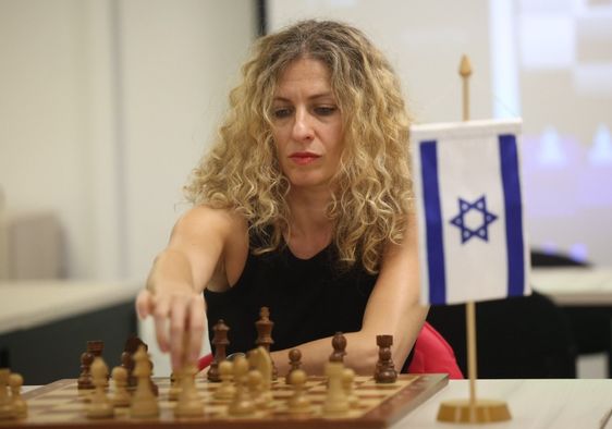 Hungarian women’s chess champion Tícia Gara playing chess.