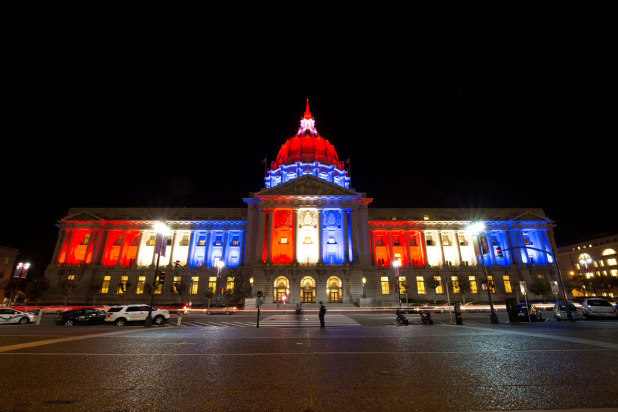 The San Fransisco City Hall glows red white and blue in solidarity with Paris