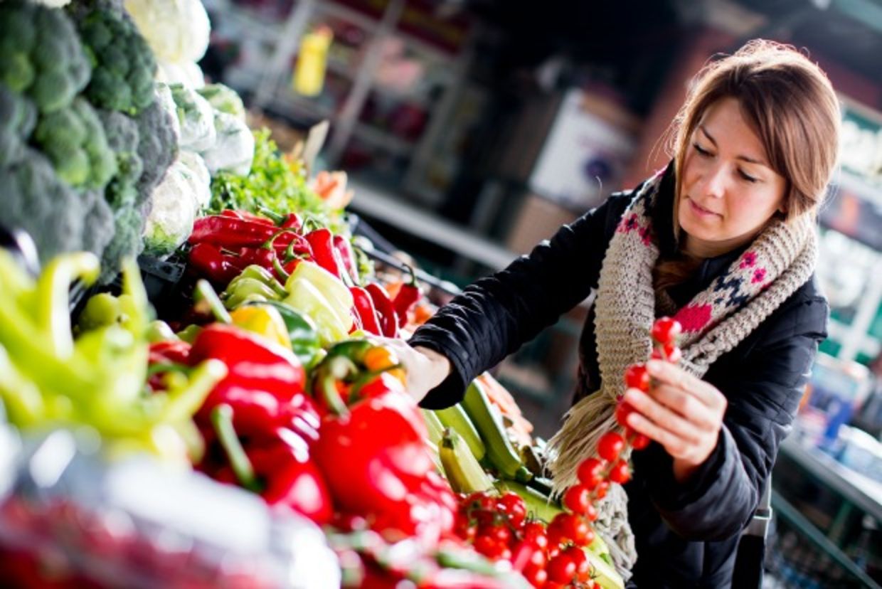 Woman shopping for organic foods - climate change facts