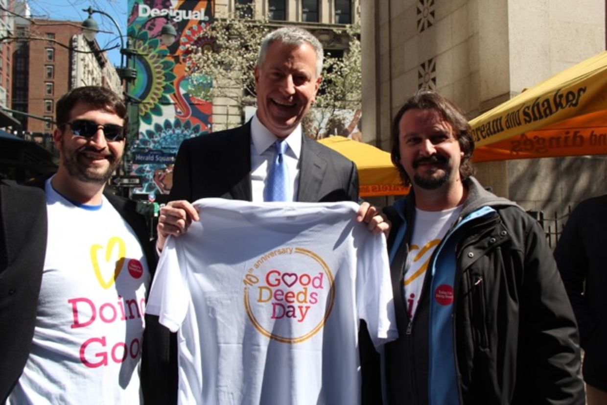 Bill de Blasio in Herald Square, New York on Good Deeds Day