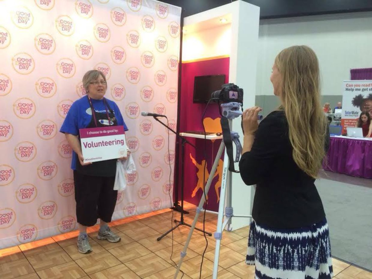 A participant at the Points of Light conference visits the Good Deeds Day booth.