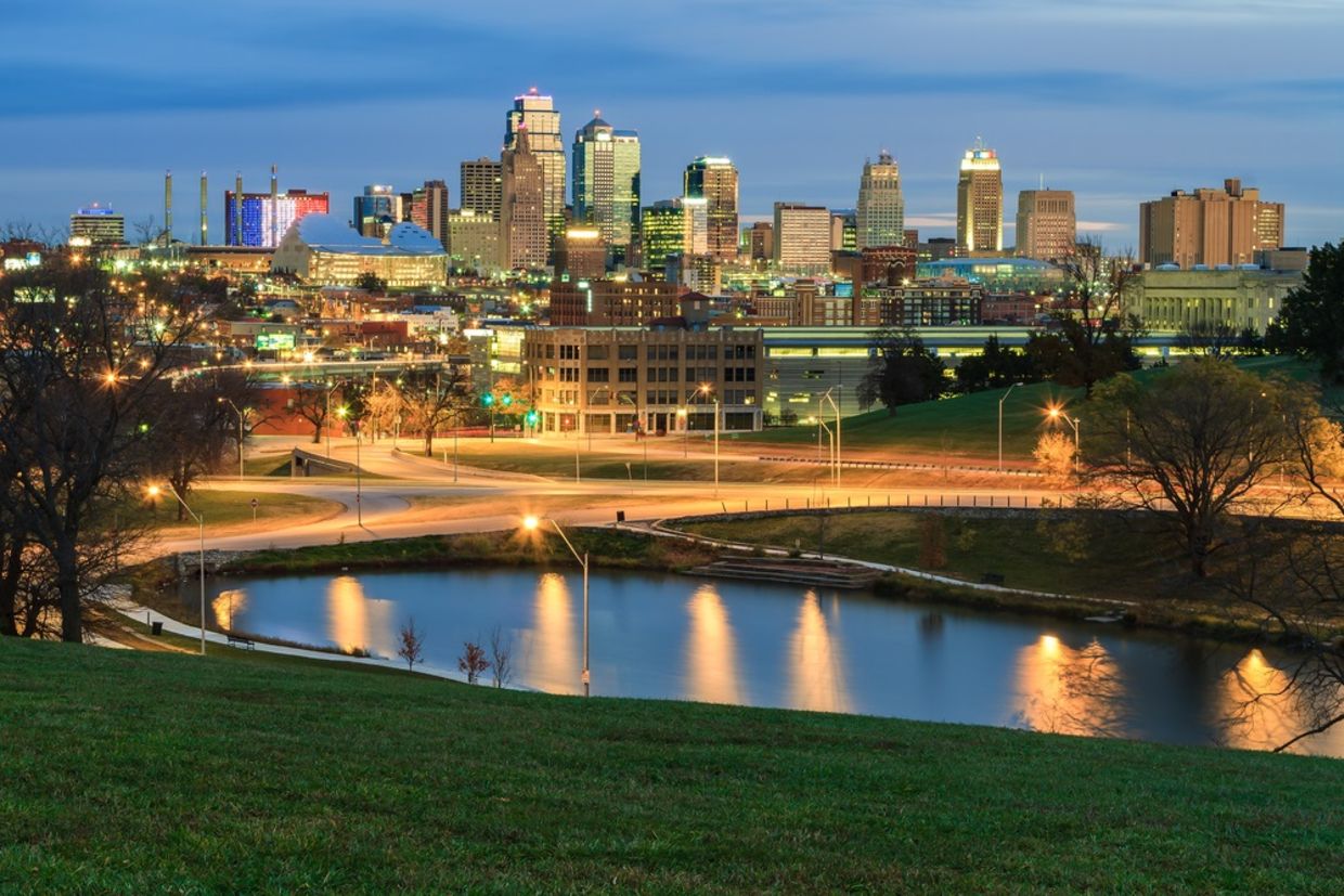 An elevated view of an early morning in Kansas City, Missouri in the fall time
