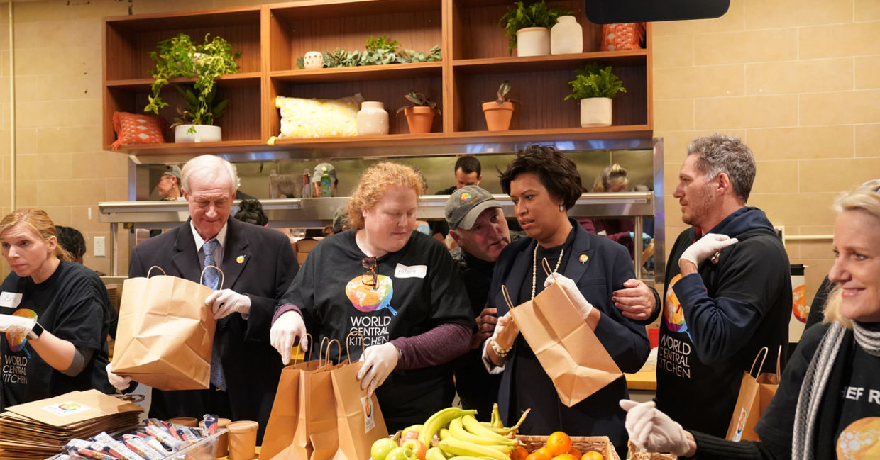 Washington, DC Mayor Muriel Bowser serving workers affected by the government shutdown at Chef José Andrés World Central Kitchen, #FoodForFeds program