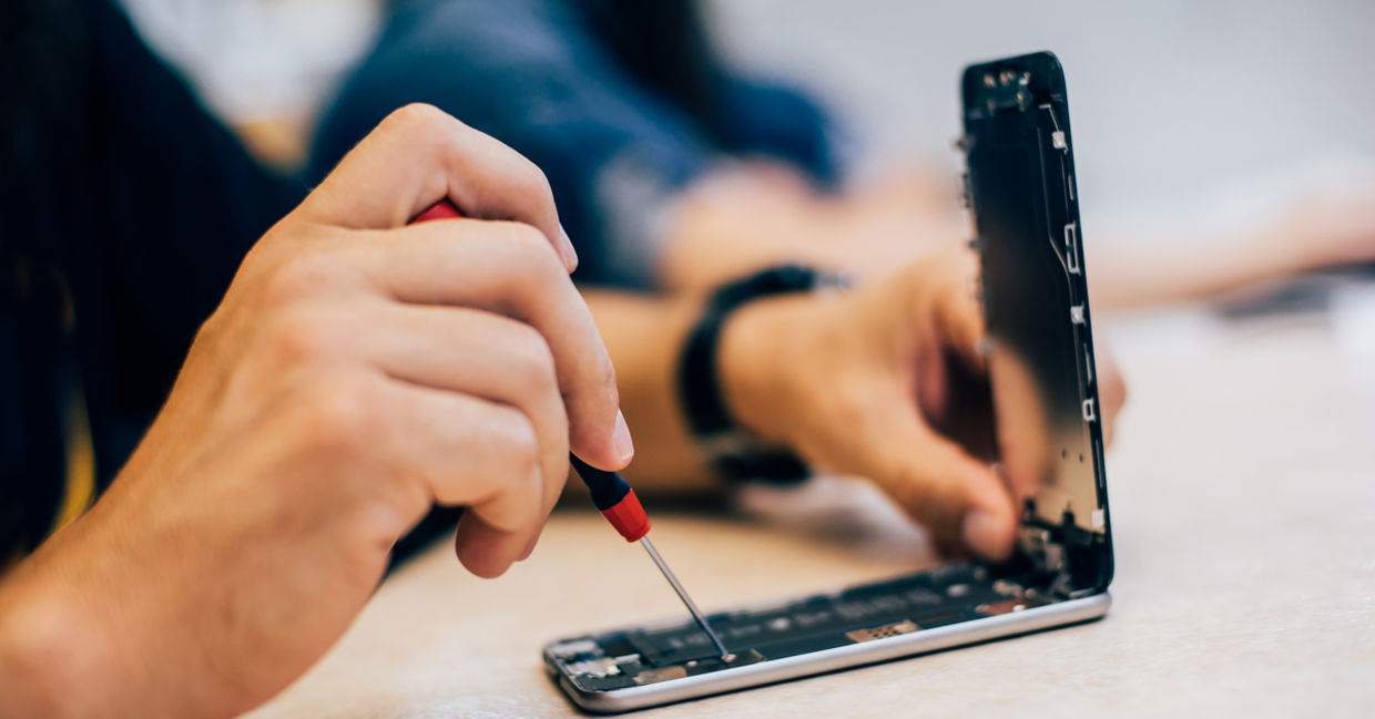 Fixing a smartphone is an encouraging achievement that is as rewarding to the teens as it is to the broken device's owner. (Shutterstock)