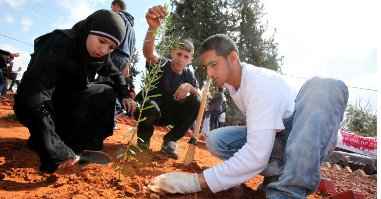 Planting a community garden on Good Deeds Day