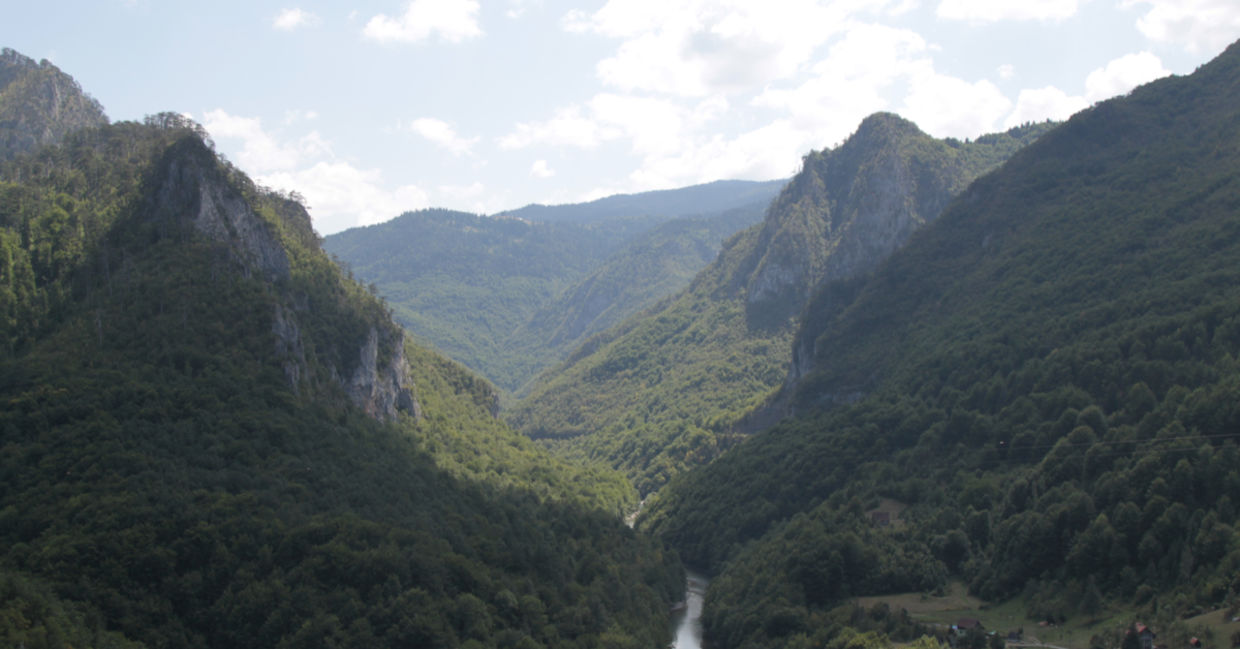 Leave a note in this river canyon.