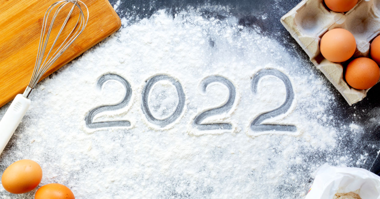 2022 healthy eating trends including superfood lattes, and vegan alts.