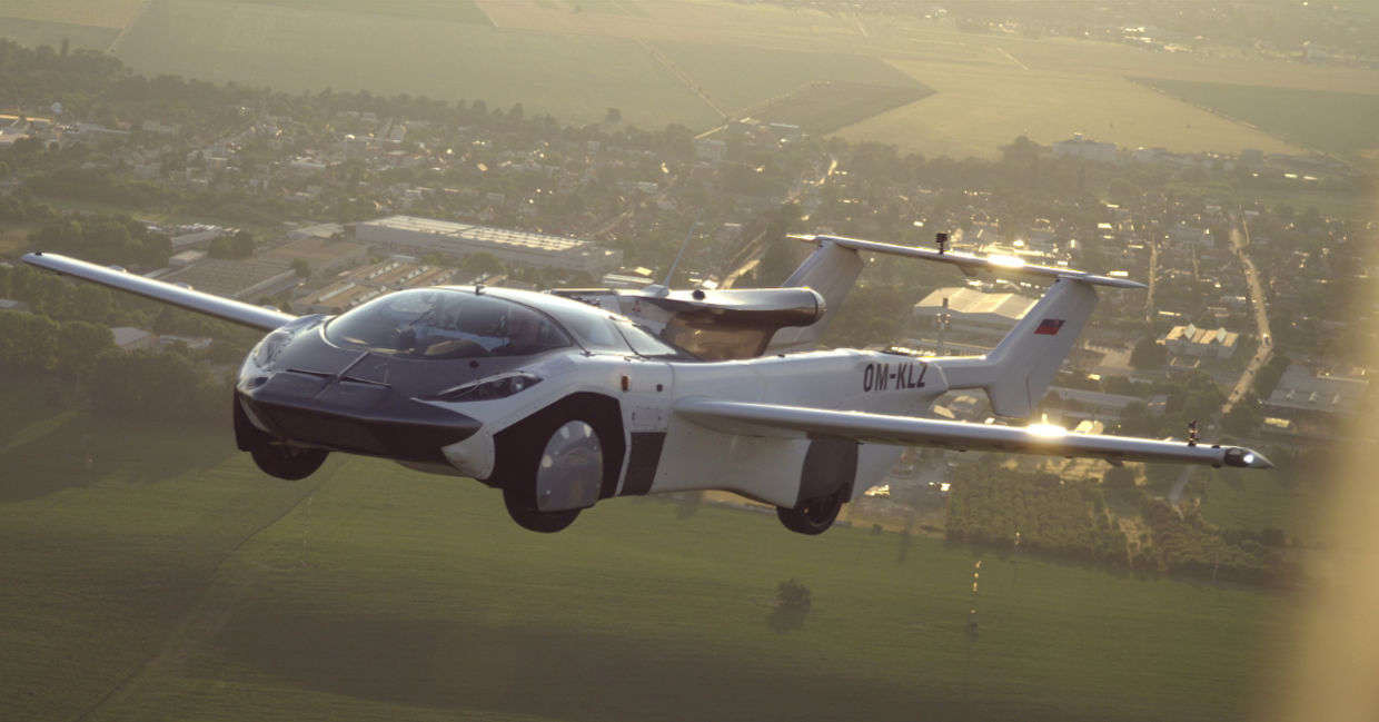 The AirCar flying.