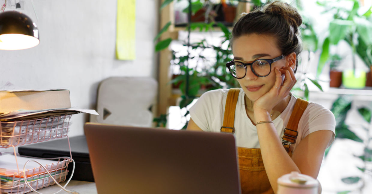 A young woman typing on a computer.