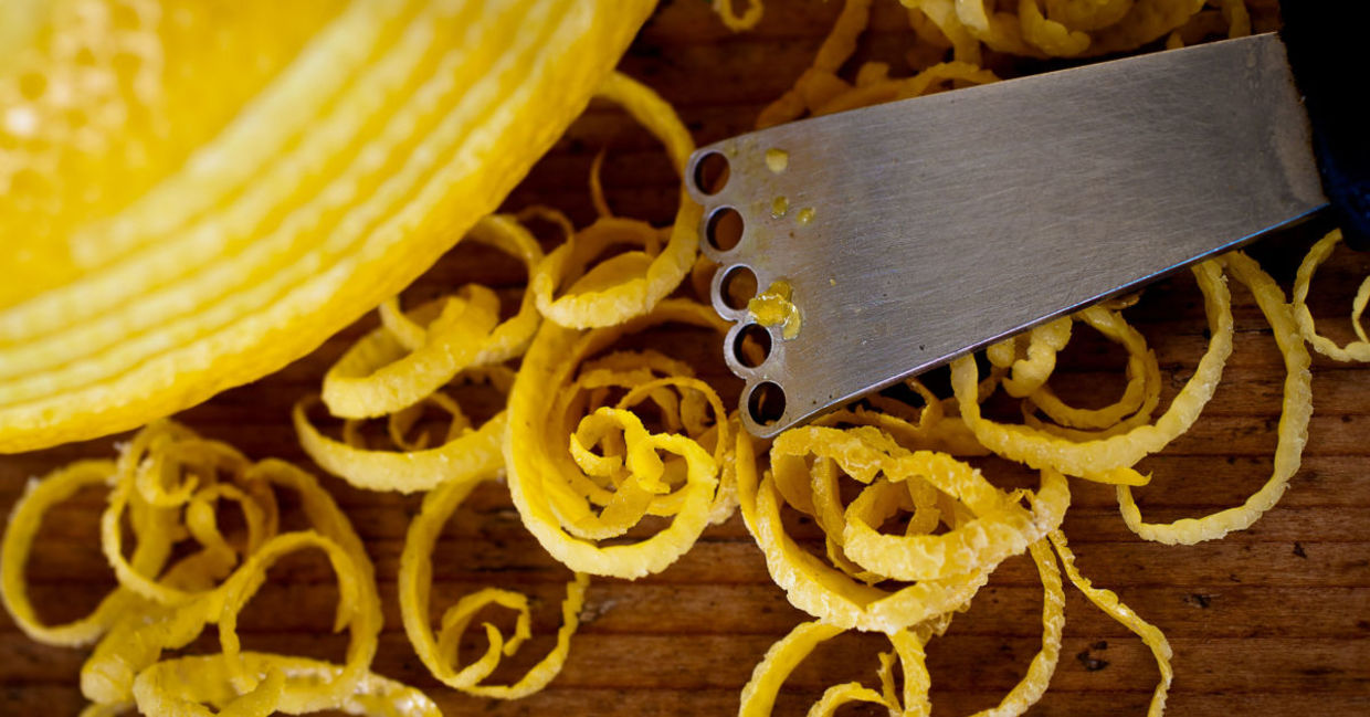 Peeling a lemon to extract the vitamin C is helpful to fight a cold.