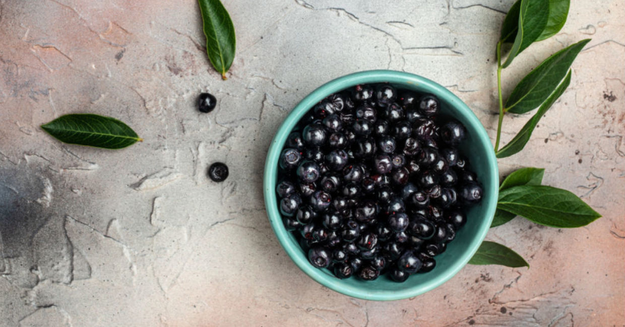 Maqui berries in a bowl.
