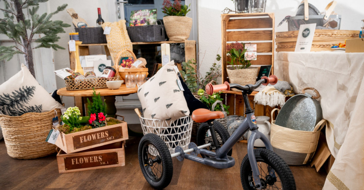 This shop doesn't accept cash.