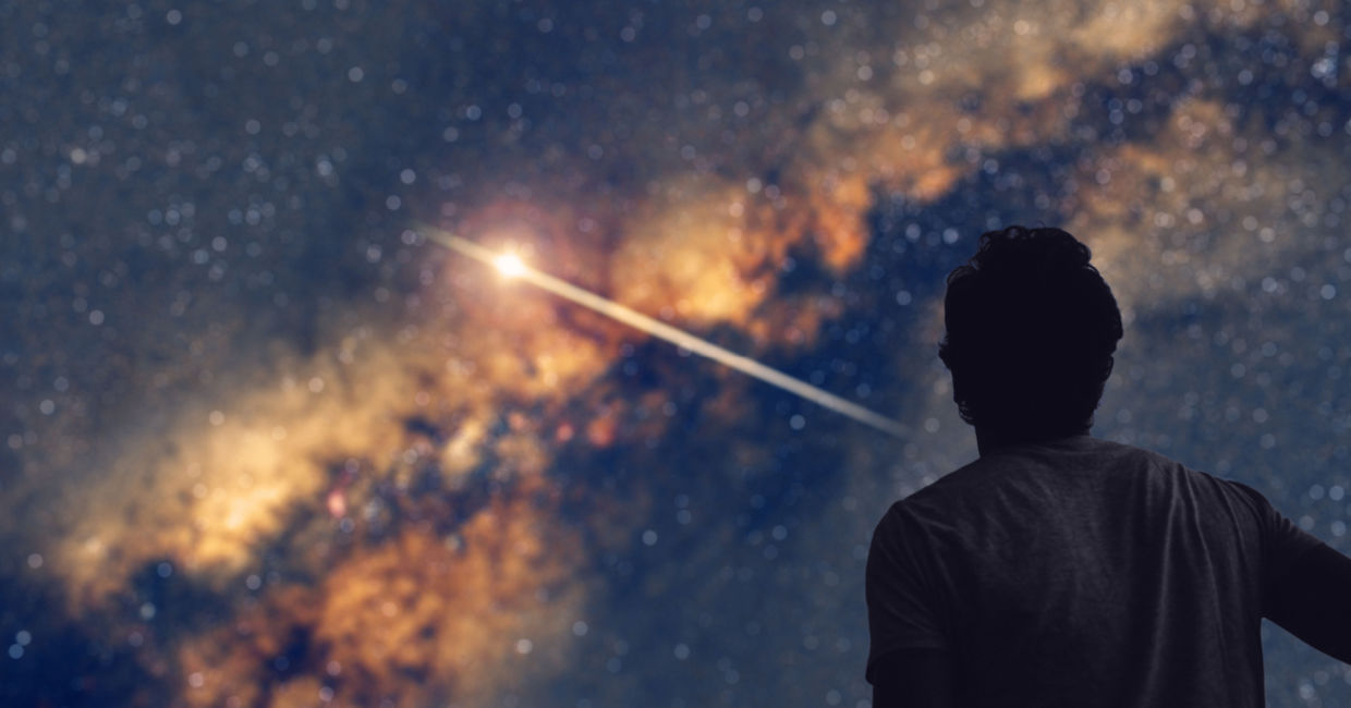 Man stargazing on vacation.