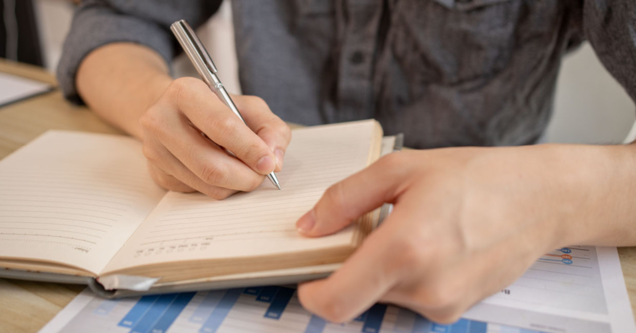 Writing by hand is good for your brain.