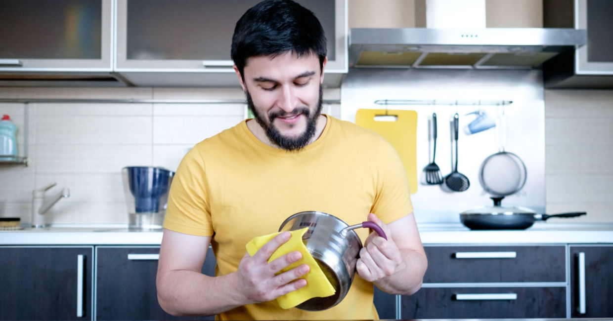 Cleaning a grimy pot with salt.