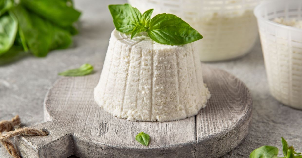 Italian ricotta cheese is low sodium.