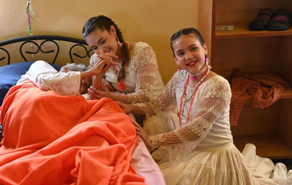 Volunteers in Paraguay give back to the elderly.