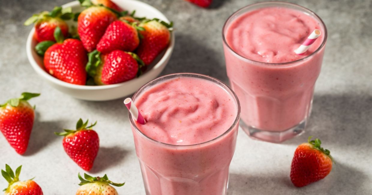 Strawberry smoothies are very healthy.