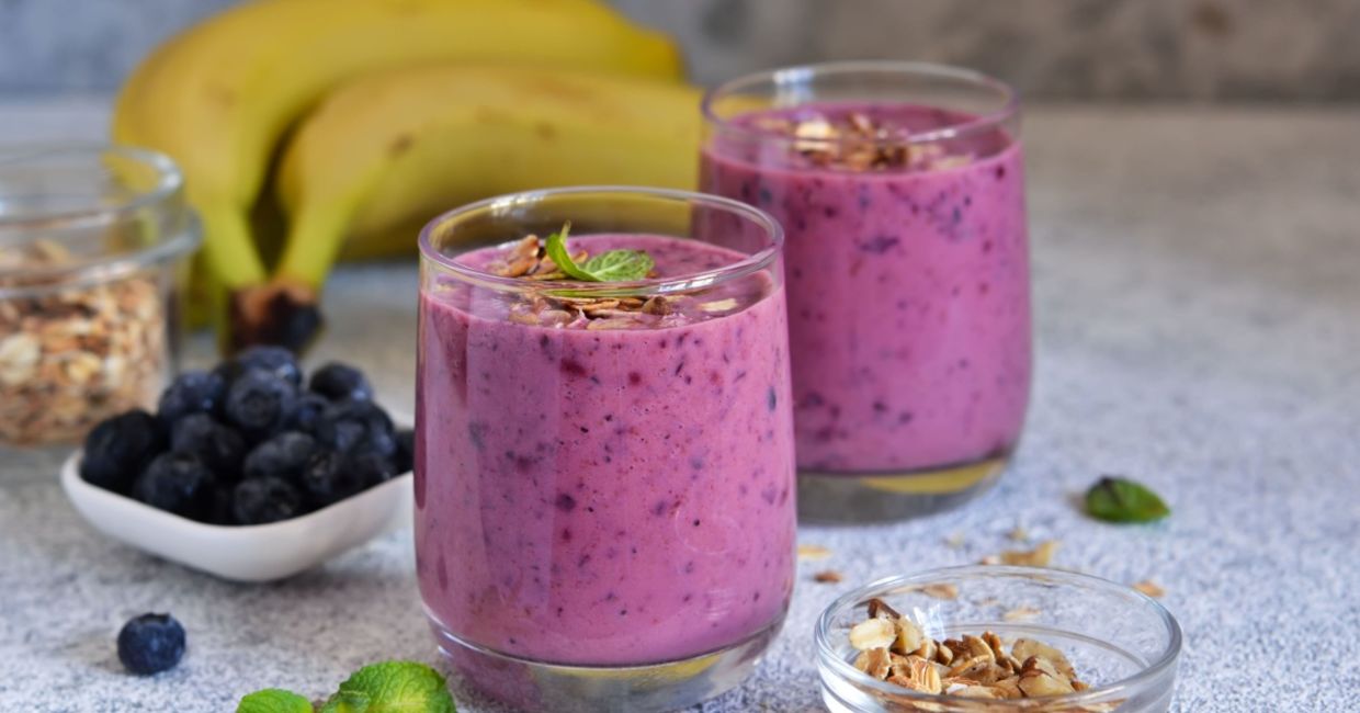 This smoothie contains walnuts and blueberries.