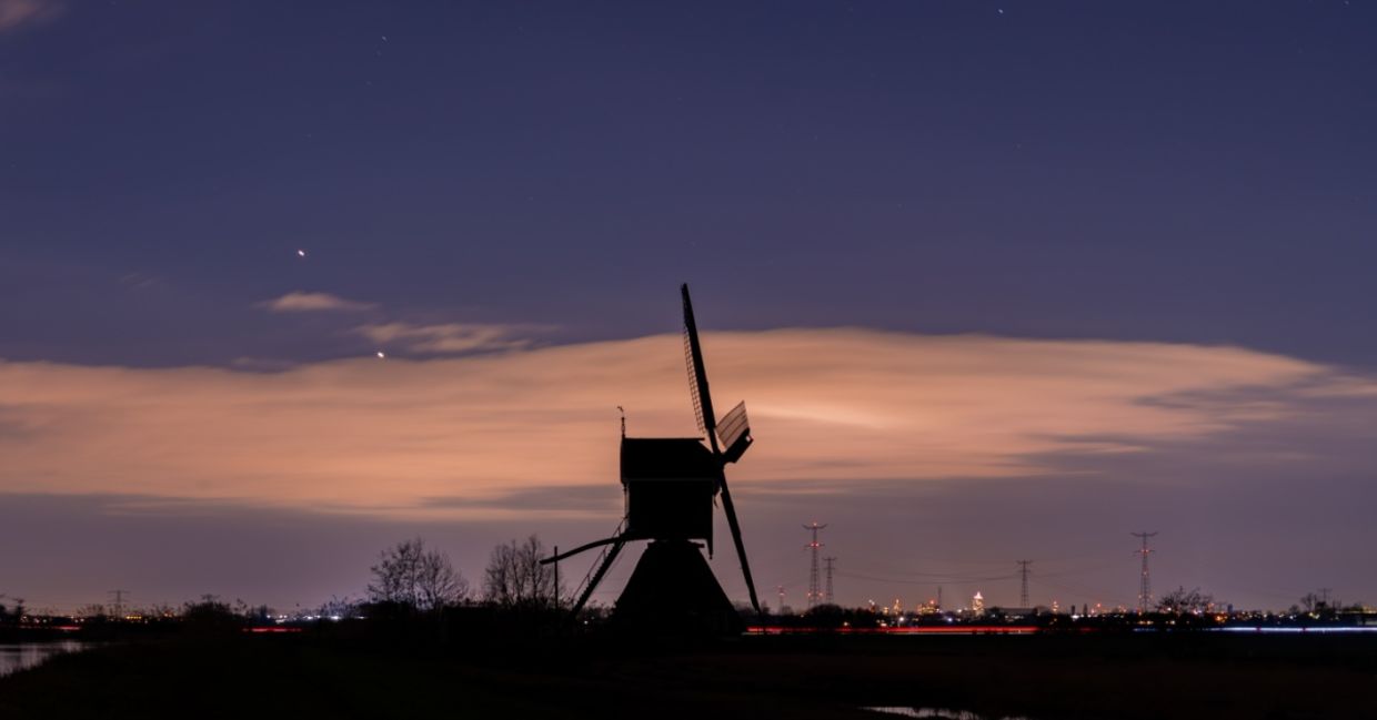 Jupiter and Saturn in the night sky of the Netherlands.