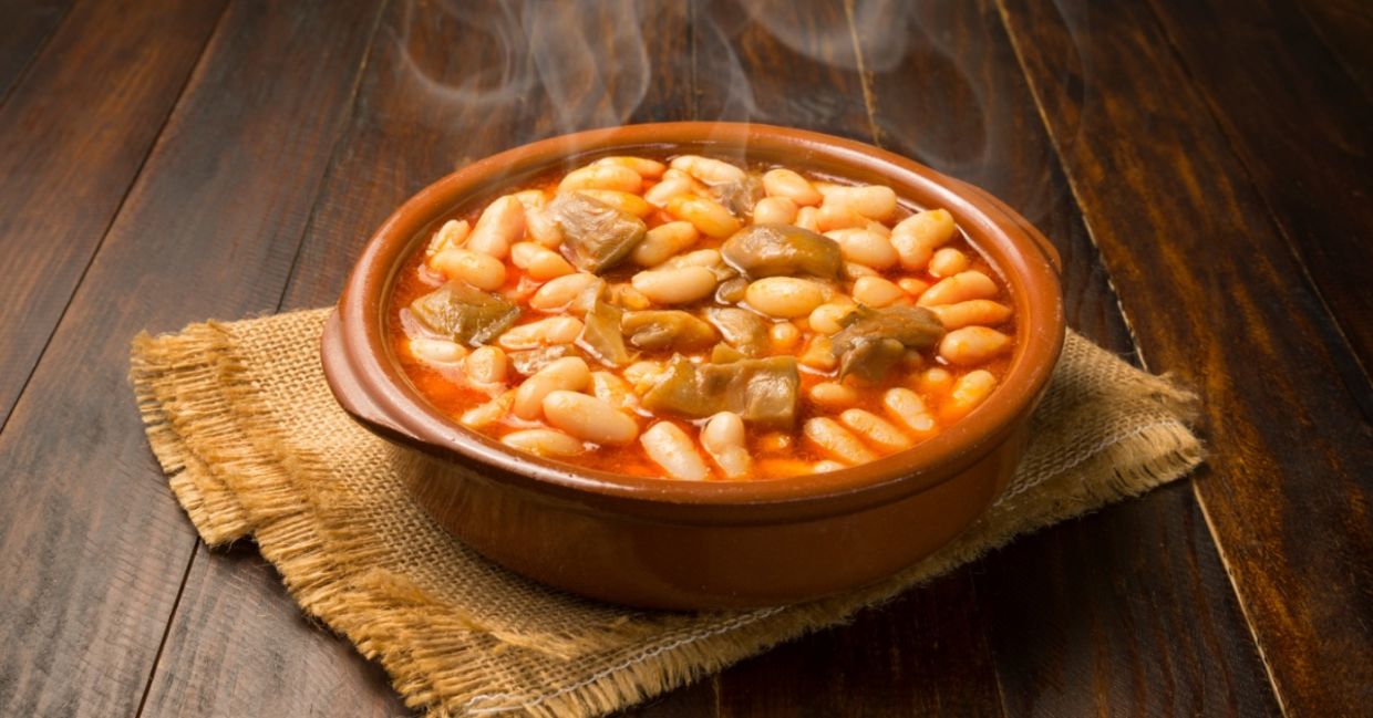 White beans with mushrooms is a healthy combination.