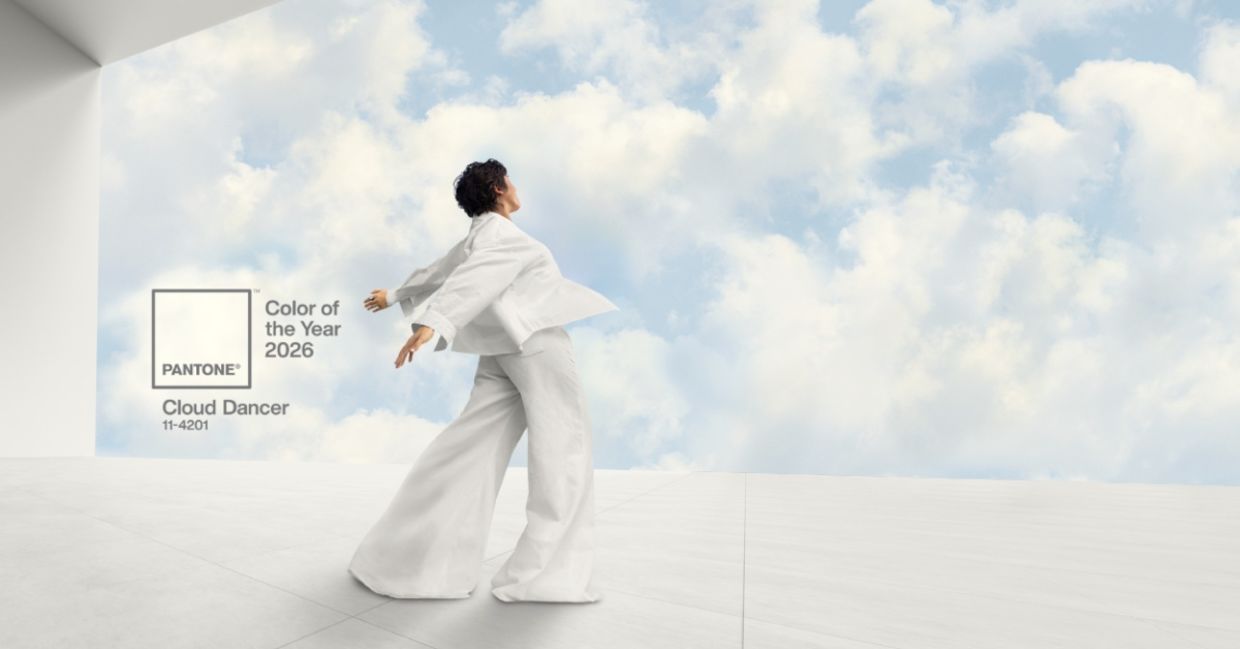 Cloud Dancer, PANTONE 11-4201.